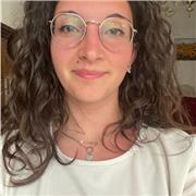 Laureata in Storia e Filosofia, studenti superiori e università.